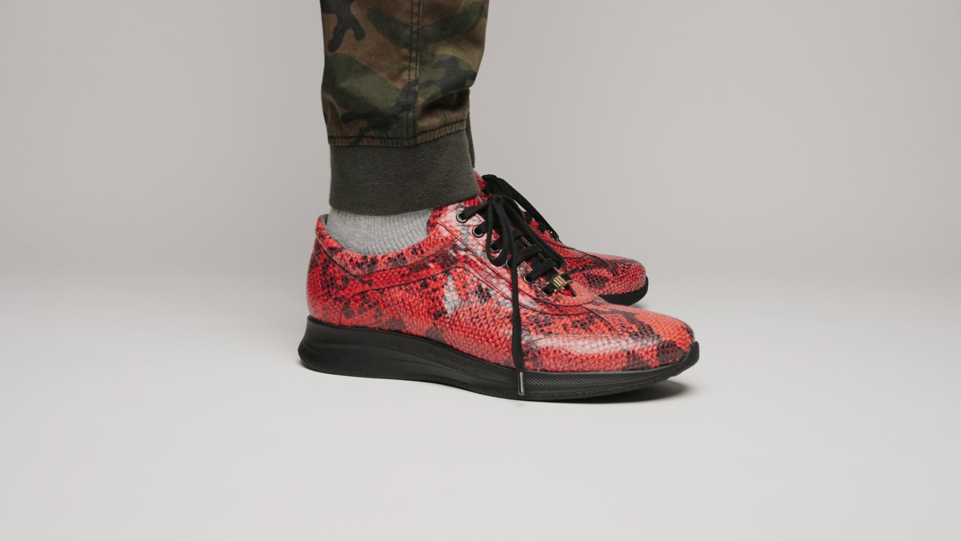 maseratti snake sneaker red video